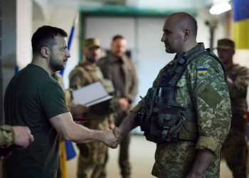 Zelenskiy'den şiddetli çatışmaların yaşandığı Ukrayna'nın doğusundaki şehirlere ziyaret