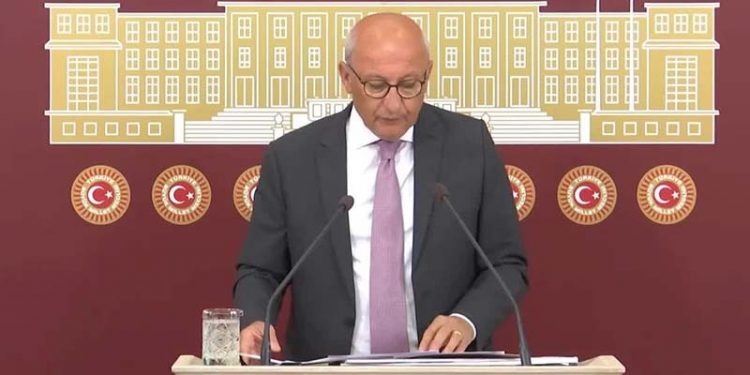 Çakırözer: ‘Rum lideri Anastasiadis’in NATO yemeğine Türkiye’nin onayıyla katılması kabul edilemez’