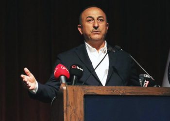 Çavuşoğlu: Geçen ABD’deydik, akaryakıta pompada 18 cent bir günde zam geldi