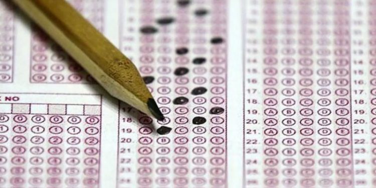 Öğrenciler YKS'yi yorumladı: 'Ailem en kötü sanayiye gidersin dedi'