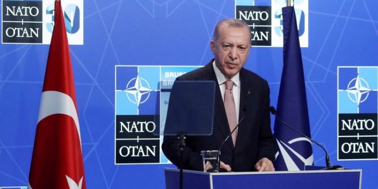 'Üçlü Memorandum' iktidarla muhalefeti karşı karşıya getirdi