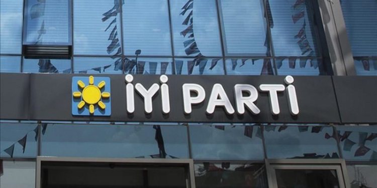 İYİ Parti'de dört ilçe başkanı ve yönetimi görevden alındı, teşkilatlar feshedildi!