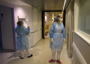 İhtiyaçlarını karşılayamayan sağlık çalışanları mesleklerini bırakıyor: Açlıktan ölüyoruz