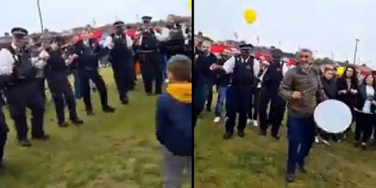 İngiliz polisi Alevi Festivali’nde halay çekti