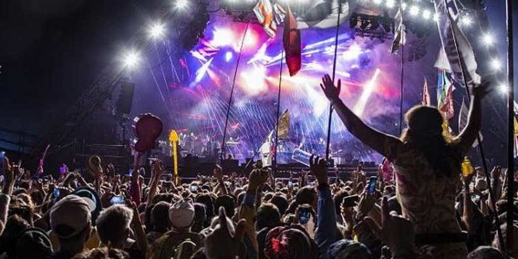 İngiltere Covid-19 salgınında BA.5 alt varyantın tetiklediği beşinci dalgaya girdi