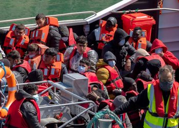 İngiltere, göçmen ve mültecileri 14 Haziran'da Ruanda'ya göndermeye başlayacak