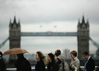 İngiltere'de 70 şirkette haftada 4 gün çalışmaya yönelik pilot uygulama başladı