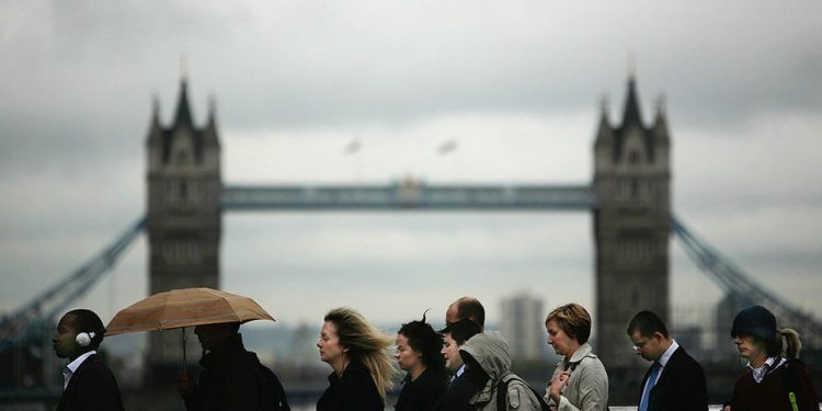 İngiltere'de 70 şirkette haftada 4 gün çalışmaya yönelik pilot uygulama başladı