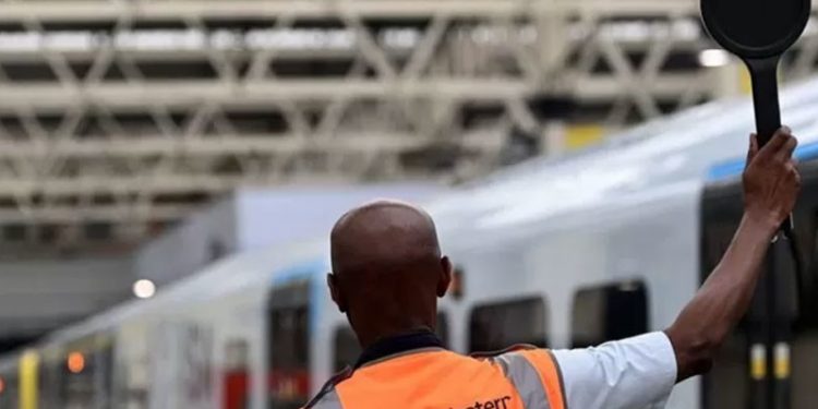 İngiltere'de demir yolu işçileri son 30 yılın en büyük grevine hazırlanıyor