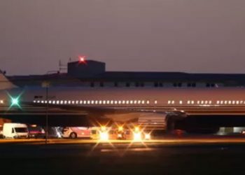 İngiltere'den sığınmacıları Ruanda'ya gönderecek ilk uçak AİHM kararı sonrası son anda iptal edildi