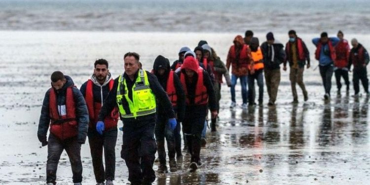 İngiltere'nin Ruanda'ya göndermek istediği sığınmacılar açlık grevinde