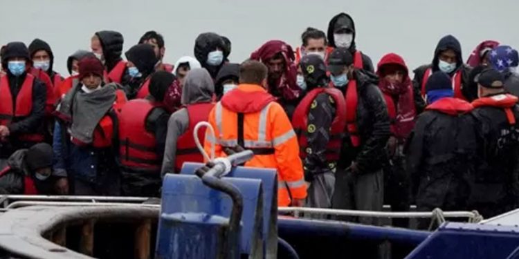 İngiltere'nin sığınmacıları Ruanda'ya gönderme planı: İlk uçak 14 Haziran'da kalkıyor