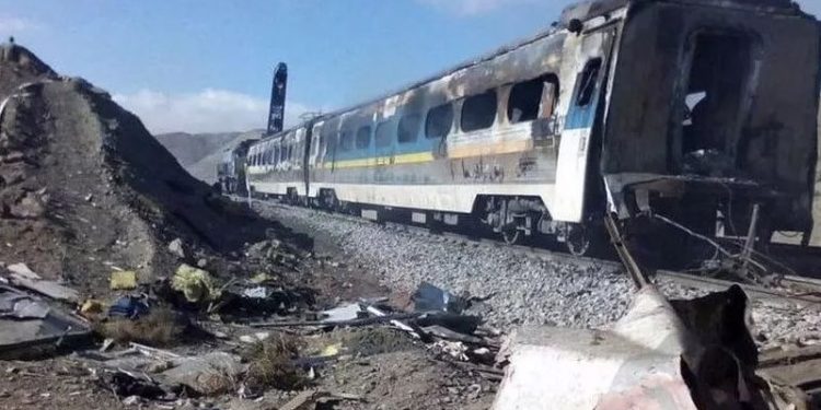 İran'da tren raydan çıktı: En az 17 ölü, 30 yaralı