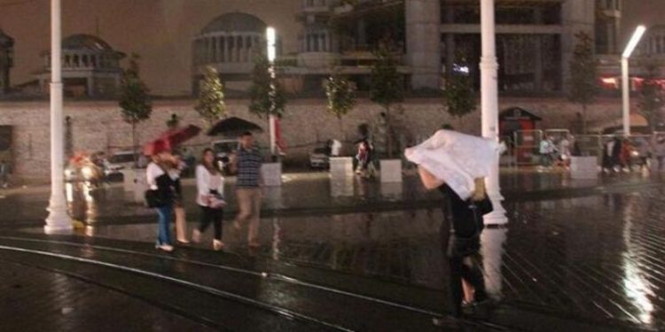 İstanbul için 'sağanak yağış' uyarısı: Gece yarısından itibaren başlayacak