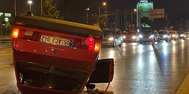 İstanbul'da D-100 kara yolunda takla atan otomobilin sürücüsü kaçtı
