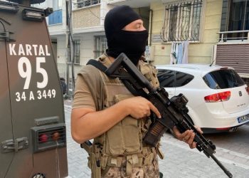 İstanbul'da uyuşturucu tacirlerine helikopter destekli eş zamanlı operasyon