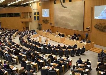 İsveç hükümeti, kritik oylamada Kürt vekilin desteğiyle güven oylamasını kazandı