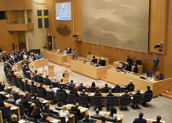 İsveç hükümeti, çekimser kalan Kürt vekilin desteğiyle güven oylamasını kazandı
