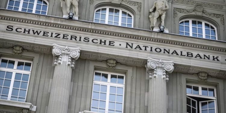 İsviçre 15 yıl sonra faiz artırdı