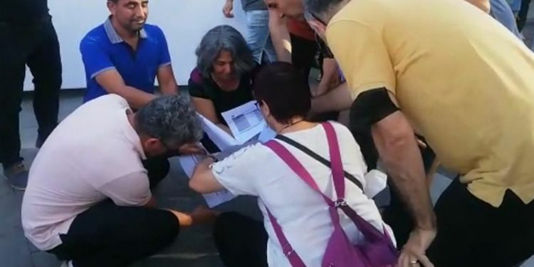 İzmir'de memurlar bordro yaktı: Mutfakta yaşadığımız gerçek enflasyon yüzde 150'yi aştı