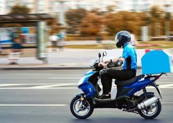 İzmir'de motokuryeler akaryakıt zamlarını protesto etti