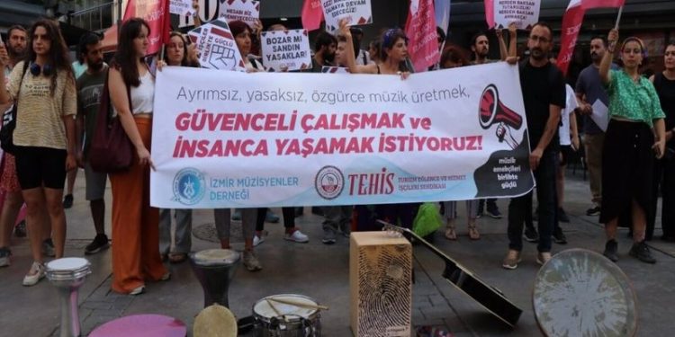 İzmir’de müzik yasağını protesto eden sanatçılar: Neşeyi müzik ile örgütleyeceğiz
