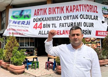 İşletmesine 44 bin lira elektrik faturası gelen esnaf 'hırsız var' pankartı astı, 'kapatıyoruz' dedi