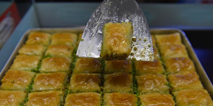Şekere gelen zam tatlıcıları vurdu; 'Böyle giderse 6 ayda binlerce esnaf kepenk kapatır'