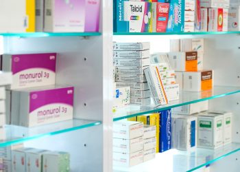 ‘Adım adım ilaç krizine giriyoruz’