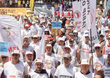 ‘Aylardır oyalıyorsunuz, hekimler bu kötülüğü unutmayacak