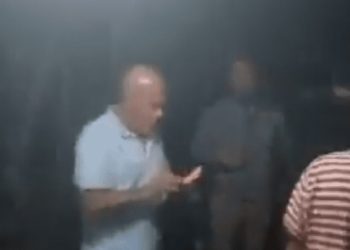 &lsquo;Bira i&ccedil;tiler&rsquo; diye kadınlara saldıran iki kişi tutuklandı