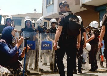 ‘Kentsel dönüşüm’ zulmü, 15 yaşındaki çocuğa ters kelepçe: Ne yapalım, çocuksa çocuk!