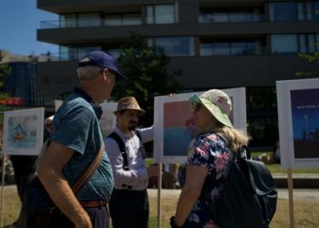 ‘Sürgündeki Sergi’ Londra caddelerini gezdi