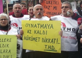 ‘Zamların altında ezilen halk, açlıkla başa çıkmaya çalışıyor’