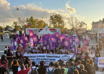 Danıştay Kararı Sonrası Kadınlar İstanbul’da Sokağa Çıktı