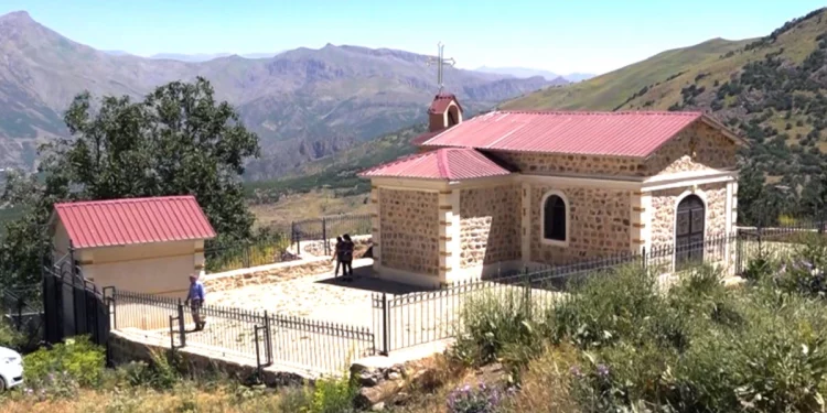Keldaniler Bin Yıllık Kiliselerini Yeniden İnşa Etti