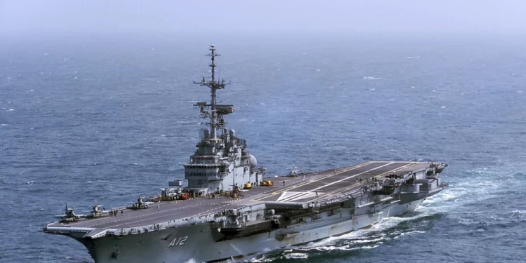 Çevrecilerin Tepki Gösterdiği Gemi Aliağa Yolunda