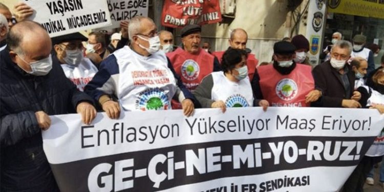 14 milyon emeklinin sadece yüzde 2-3’ü aldığı aylıkla geçinebiliyor: 'Çocuklarının yanına taşınıyorlar'