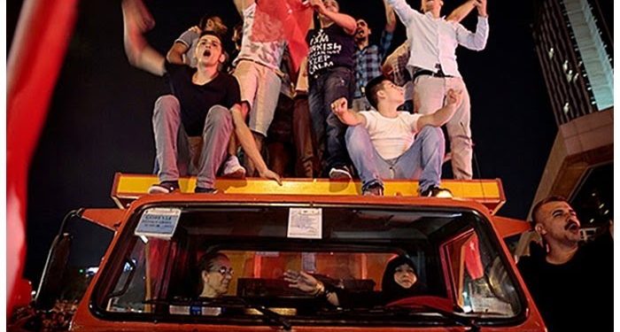 “15 temmuz… yurdumun her kesimden insanının tiynetini bütün çıplaklığıyla ortaya çıkaran müthiş bir turnusol kâğıdı”