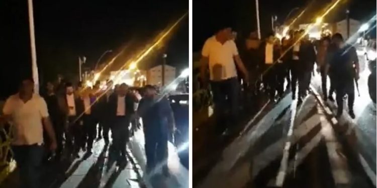 AKP’li Savcı Sayan’dan kalaşnikoflu gövde gösterisi