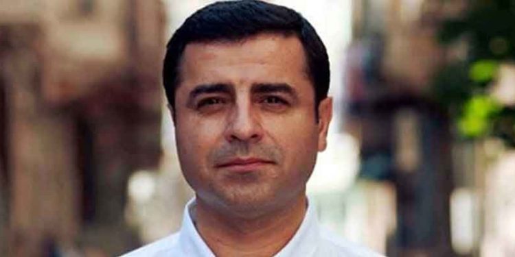 202 aydından Demirtaş'a destek: Silah bırakma çağrılarını da içeren önerilerini değerli buluyoruz