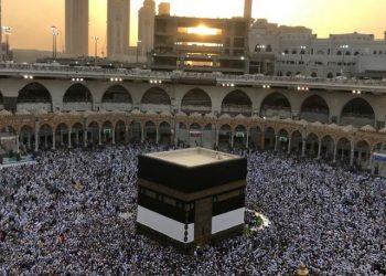 3 yıl yürüyerek hacca gitti