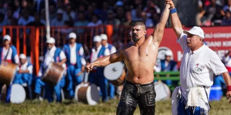 661. Tarihi Kırkpınar Yağlı Güreşleri'nde başpehlivan Cengizhan Şimşek oldu