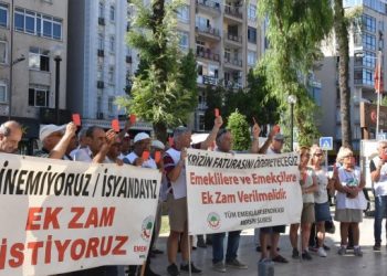 Emekliler TÜİK’i protesto etti
