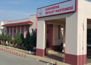Adana’da 50 kişilik grup hastane bastı, sağlıkçılar hizmet durdurdu