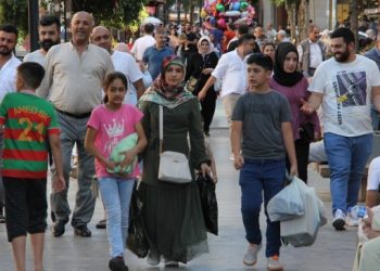 Diyarbakırlılardan asgari ücret tepkisi: Kaşıkla verip kepçeyle geri alıyorlar