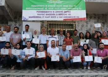 Kürtçe kursunun mezunları için tören