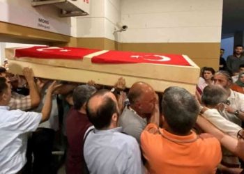 Katledilen Dr. Karakaya’nın cenaze töreninden Bakan Koca’ya tepki