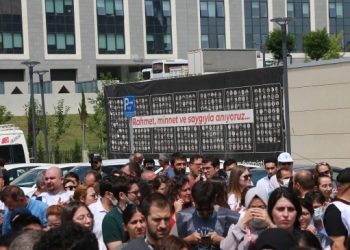 Sağlık emekçileri Koca’ya istifa çağrısını yineledi