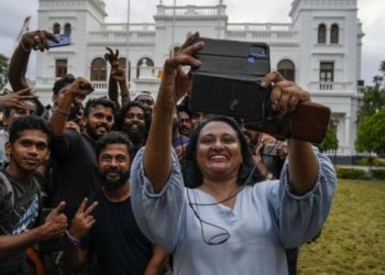 Sri Lanka’da eylemciler hükümet binalarından çekildi